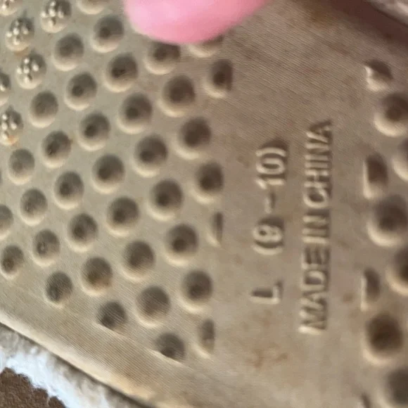 Ladies Like New Boot Slippers. - Picture 2 of 3